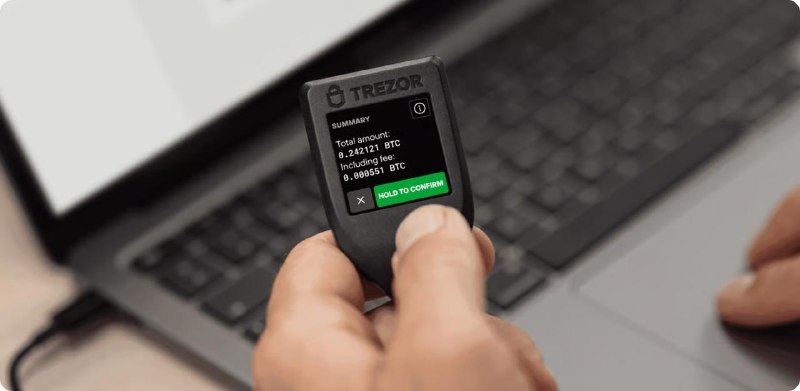 #互联网观察 ▎知名硬件钱包 Trezor 发生大规模用户数据泄露，约 6.7 万名美国用户受影响硬件加密钱包厂商 Trezor 更新安全事件公告称，其物流服务商 ShipMonk 此前发生的数据泄露事件，实际影响范围远超最初披露