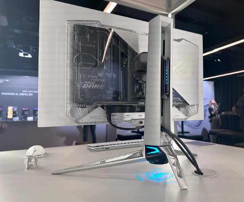 #互联网观察  ▎华硕推出720p 分辨率下刷新率高达720Hz的电竞显示器在 2025 年科隆游戏展（Gamescom 2025）上，华硕（Asus）推出了一款可能重新定义电竞显示器标杆的产品 ——ROG Swift OLED PG27AQWP-W