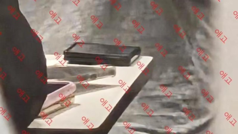 #互联网观察▎三星 Galaxy Z Fold 8 真机疑似提前曝光