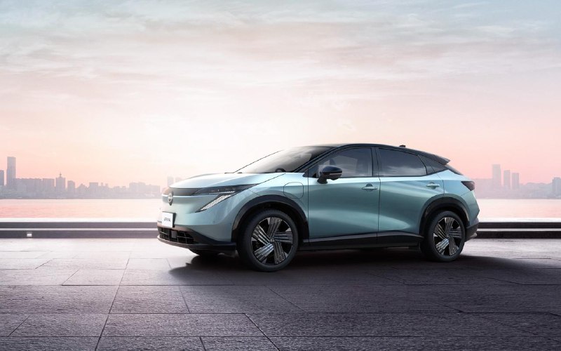 #互联网观察 ▎日产发布新款电车アリア（Ariya），明年 2 月上市日产在 12 月 22 日宣布对纯电跨界 SUV Ariya 进行小改款，并确定 2026 年 2 月 20 日起在日本开售；同时 Ariya NISMO 也同步改款，计划 2026 年 3 月 19 日上市（NISMO 价格将另行公布）