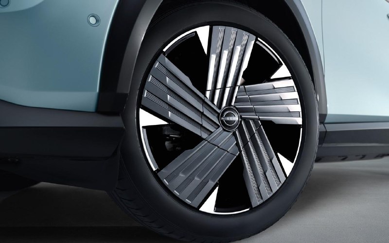 #互联网观察 ▎日产发布新款电车アリア（Ariya），明年 2 月上市日产在 12 月 22 日宣布对纯电跨界 SUV Ariya 进行小改款，并确定 2026 年 2 月 20 日起在日本开售；同时 Ariya NISMO 也同步改款，计划 2026 年 3 月 19 日上市（NISMO 价格将另行公布）